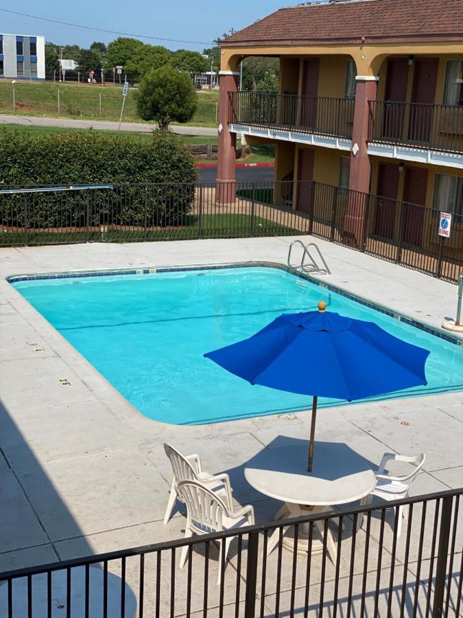 Super 8 By Wyndham Midwest City Ok Bagian luar foto
