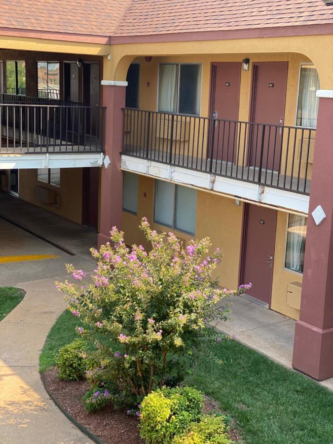 Super 8 By Wyndham Midwest City Ok Bagian luar foto