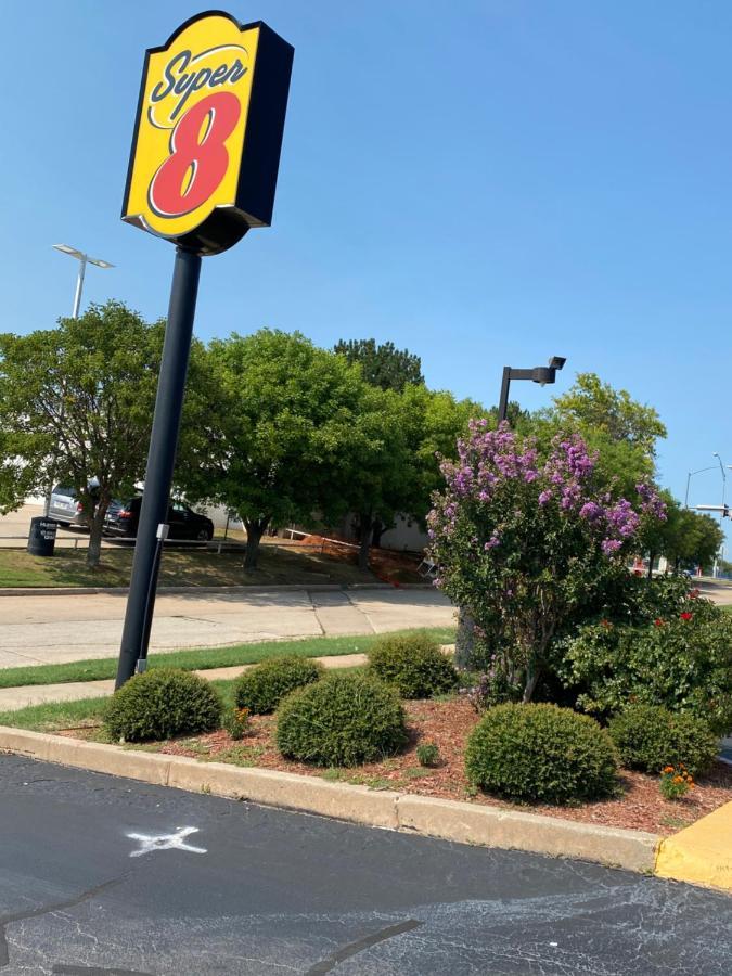 Super 8 By Wyndham Midwest City Ok Bagian luar foto
