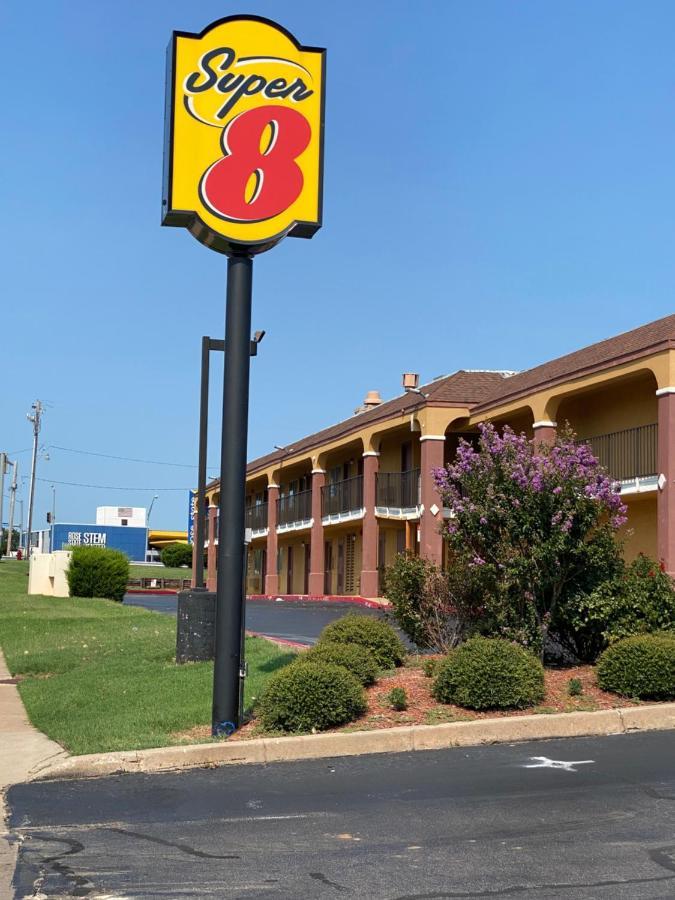 Super 8 By Wyndham Midwest City Ok Bagian luar foto
