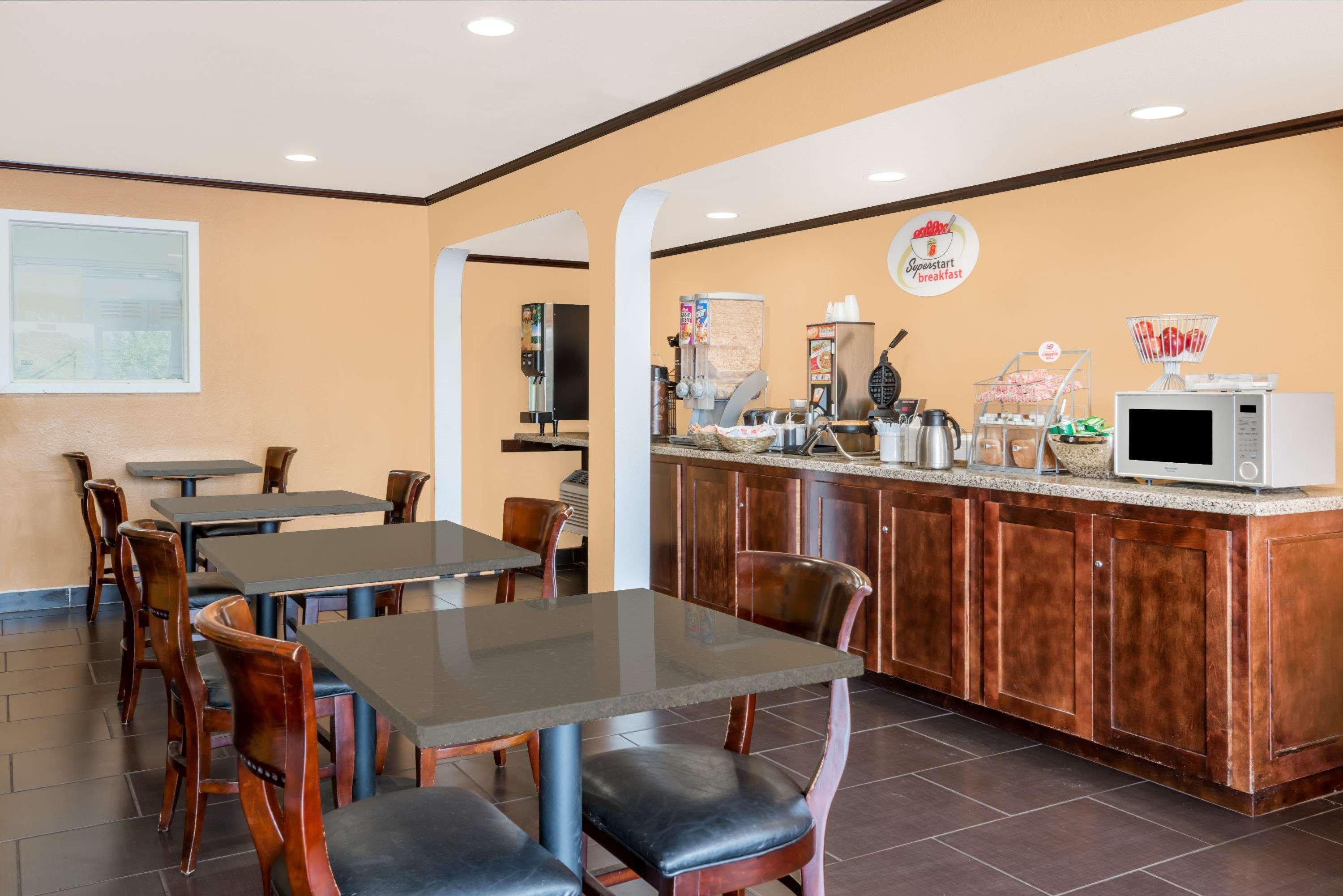 Super 8 By Wyndham Midwest City Ok Bagian luar foto