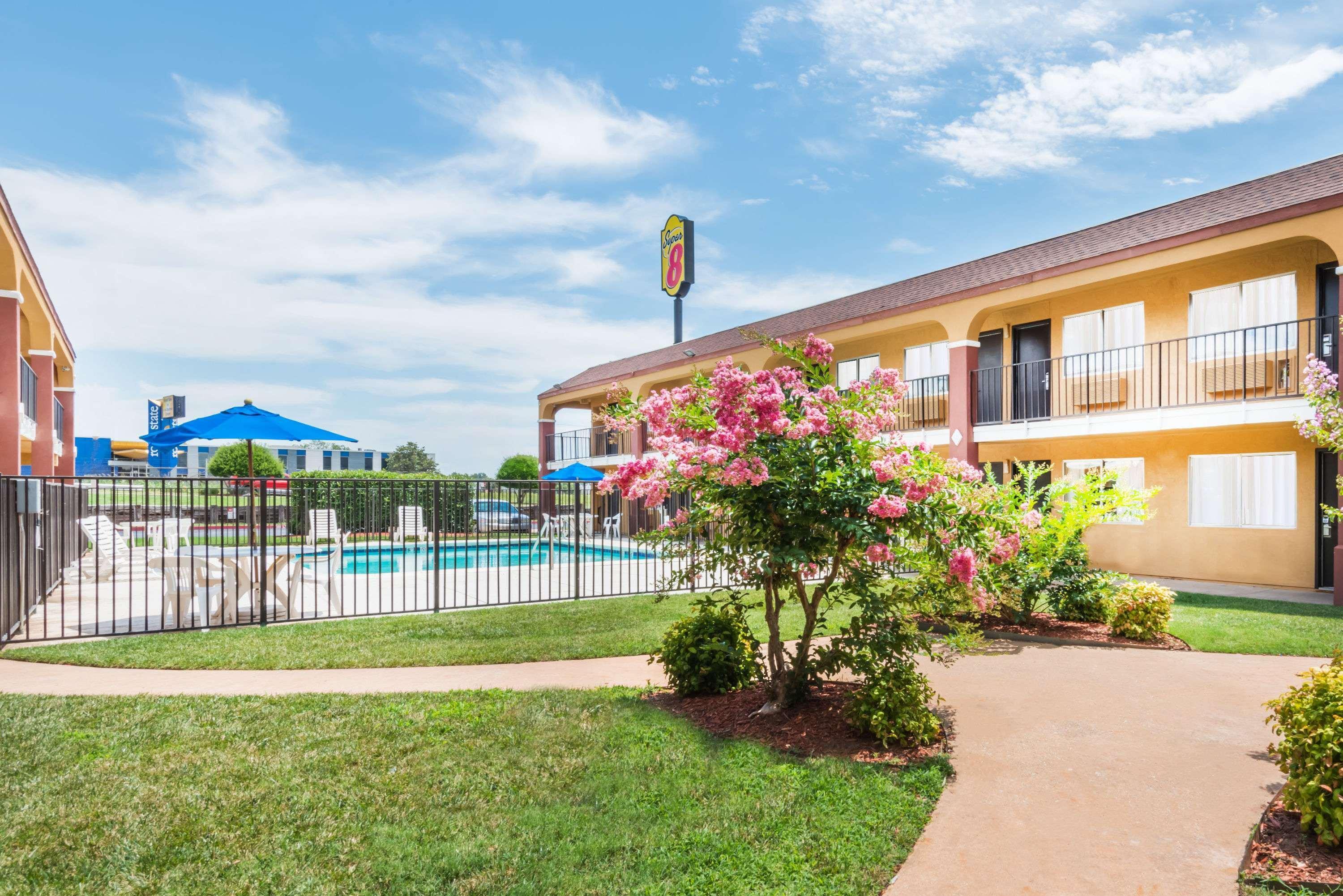 Super 8 By Wyndham Midwest City Ok Bagian luar foto