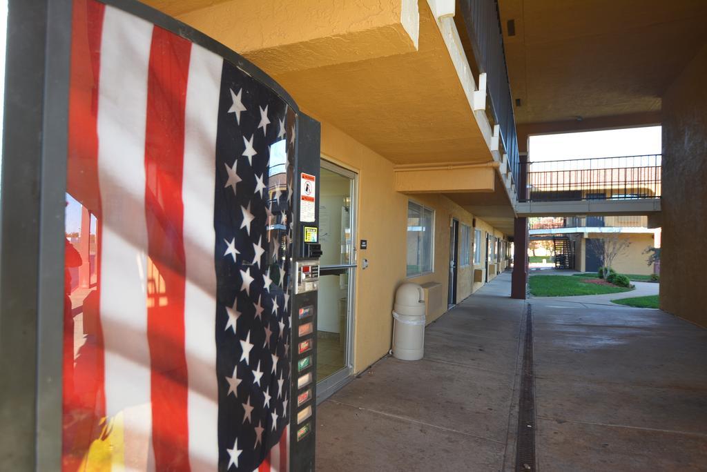Super 8 By Wyndham Midwest City Ok Bagian luar foto