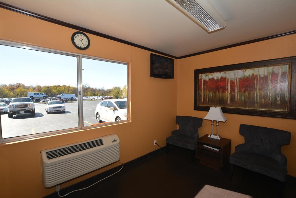 Super 8 By Wyndham Midwest City Ok Bagian luar foto