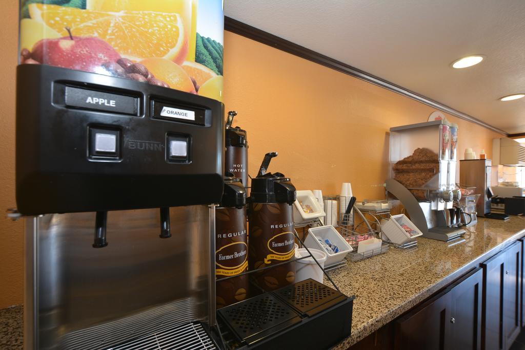 Super 8 By Wyndham Midwest City Ok Bagian luar foto
