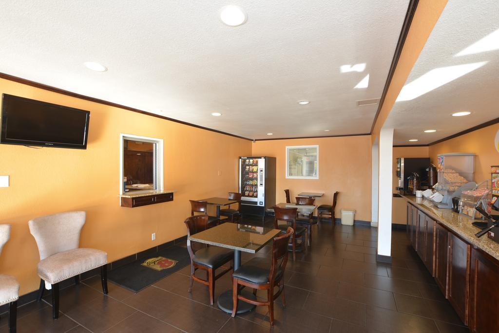 Super 8 By Wyndham Midwest City Ok Bagian luar foto
